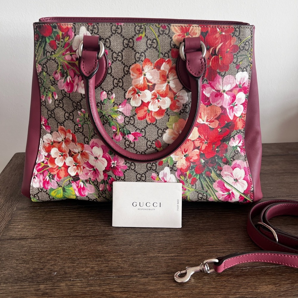 GUCCI GG Supreme Monogram Blooms convertible tote